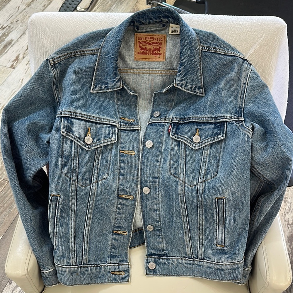 Levi's‎ Classic Blue Denim Jacket​